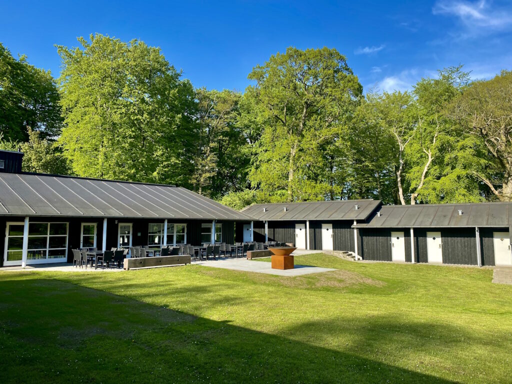 Terrassen i Lystskoven på en sommerdag